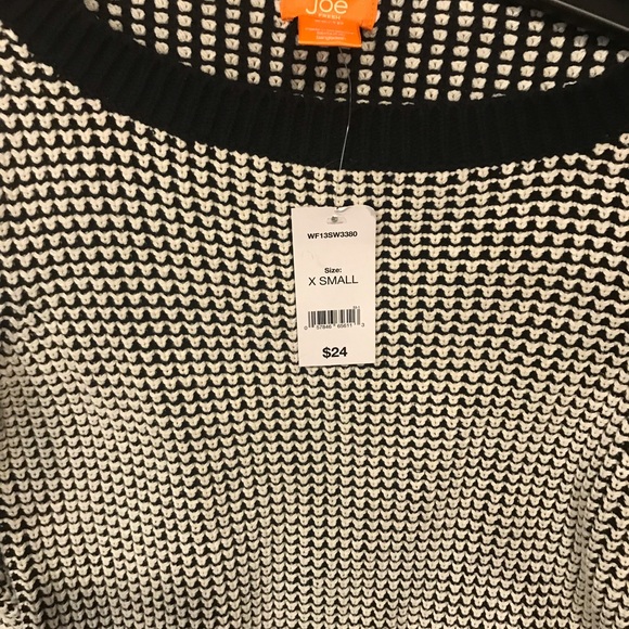 Black and White Pullover Sweater - Picture 5 of 11